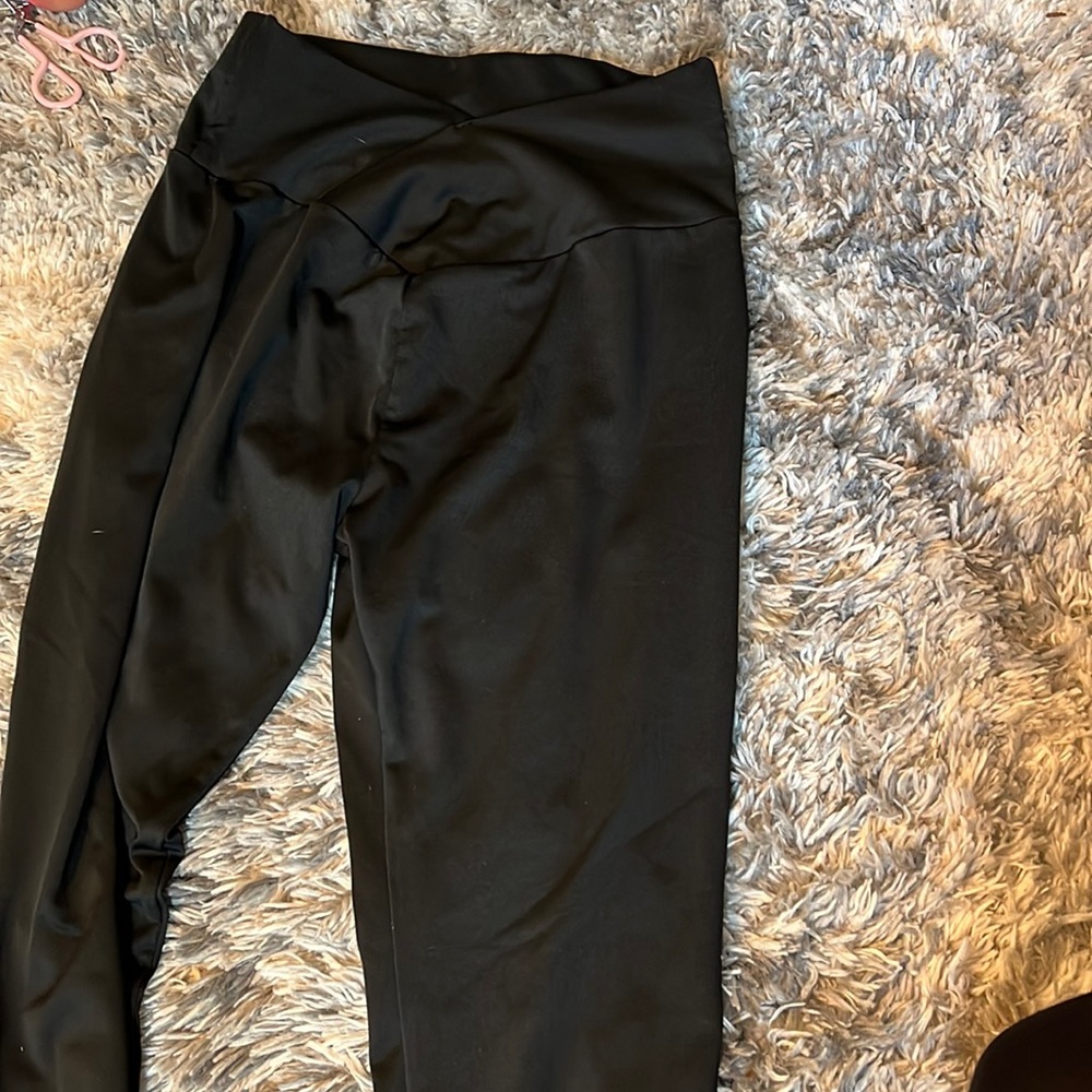 cross over leggings size small/4 fits well